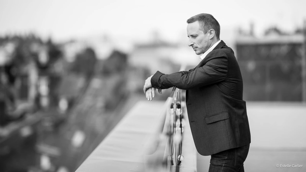 Portrait Corporate de Mathieu à la CCI de Lille - Estelle Carlier Photographe